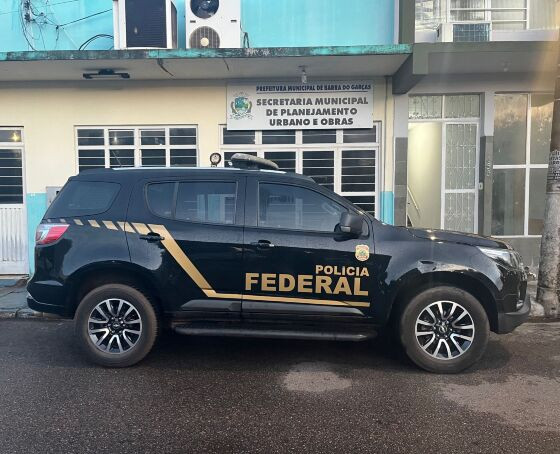 PF cumprindo mandado de busca e apreensão em Barra do Garças 