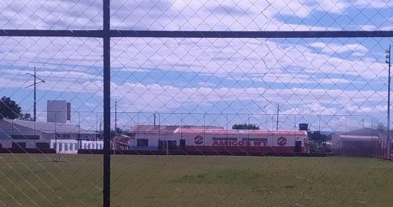 Miniestádio foi "marcado" como sendo de propriedade da facção.