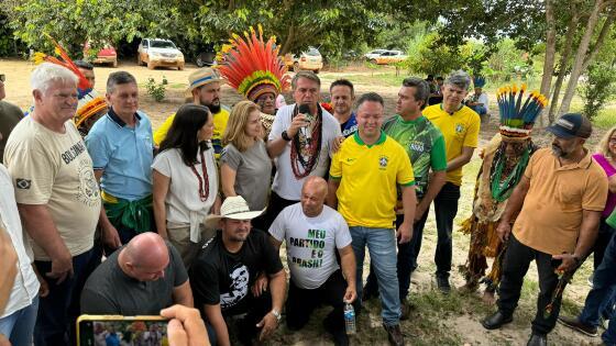 Bolsonaro e outras lideranças do PL estiveram em aldeia indígena.