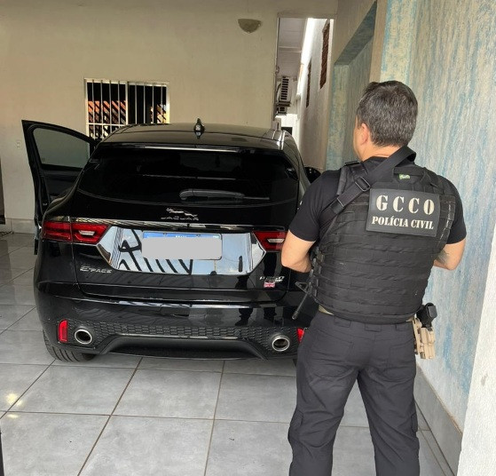 Entre os veículos que serão utilizados está um Jaguar.