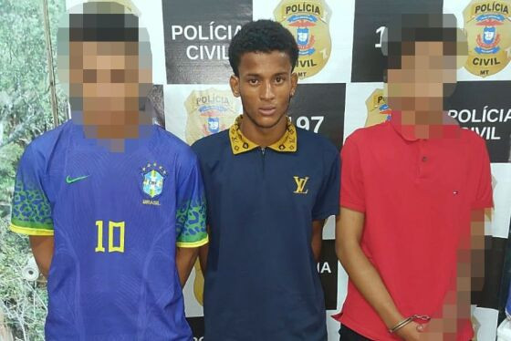 Assassinos de motoristas de aplicativo: Lucas Ferreira da Silva (ao centro) e dois menores ao seu redor.