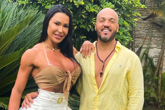Em conversa com a coluna na noite de hoje, durante um evento de cinema, a musa fitness afirmou que os dois têm conversado, e não descarta a possibilidade de uma reconciliação.