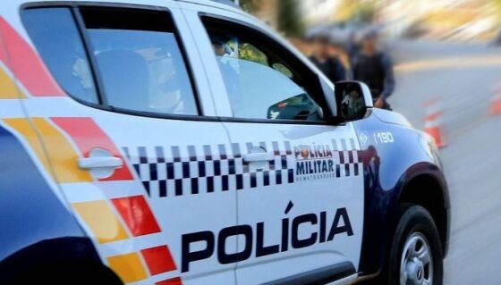Família vai à igreja e quando chega em casa homem espanca mulher