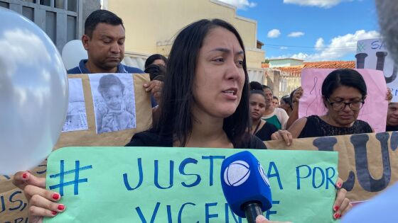 Karine Camargo pede Justiça para o filho, morto aos cinco meses de idade.