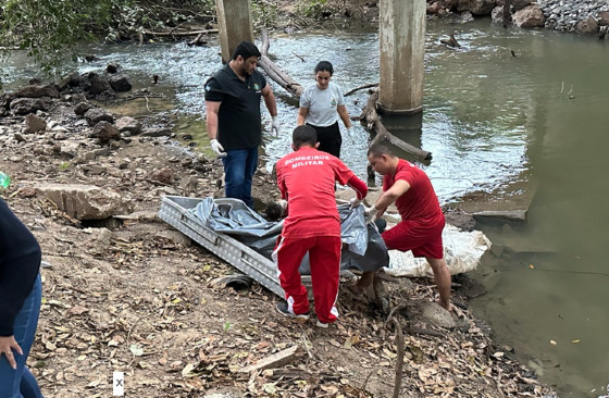 Corpo desovado dentro de córrego foi encontrado por populares
