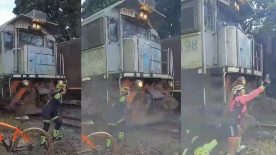 Os bombeiros informaram que durante o atendimento à vítima ela disse que não avaliou a proximidade com a linha do trem.