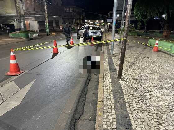 O corpo foi encontrado próximo da Praça Ipiranga.