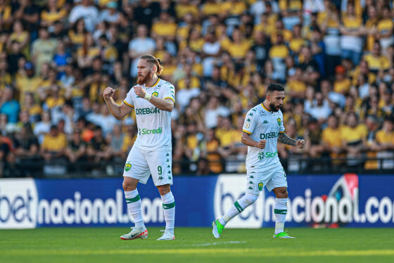 Dourado fez grande partida neste domingo no Estádio Heriberto Hülse, em Santa Catarina.