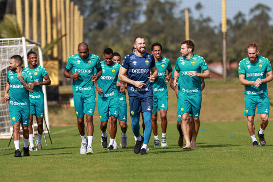 A equipe comandada por Petit fez 5 a 2 no domingo, quebrando uma sequência de cinco jogos sem vitórias