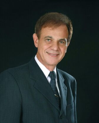 Jacir J. Venturi, graduado em Matemática e Engenharia pela UFPR, autor de 4 livros, foi professor da Educação Básica e do Ensino Superior. Também foi Presidente do Sinepe/PR (entidade que congrega as escolas privadas do PR).
