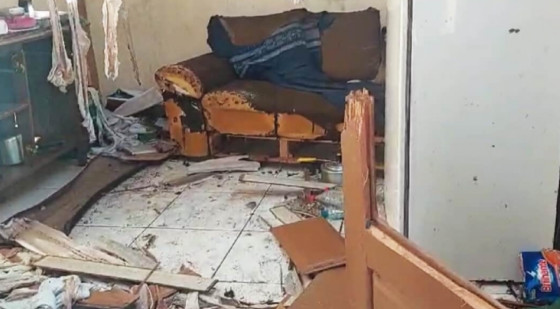 A explosão acabou atingido somente a cozinha e a sala da casa e a vítima acabou sendo atingida.