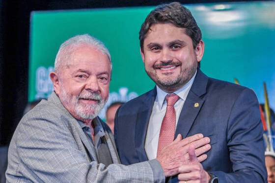 O presidente Lula (PT) ao lado do ministro das Comunicações, Juscelino Filho (União Brasil-MA)