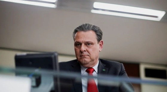 O ministro da Agricultura, Carlos Fávaro, afirmou que o governo cancelou o leilão por não ter "compromisso com o erro".