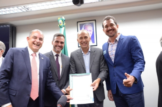 Com a implantação da ZPE e com a chegada da ferrovia, poderemos ser um grande centro de distribuição logístico. Participamos em Brasília da audiência que discutiu o tema, foram duas horas de muito aprendizado sobre o atual cenário das ZPEs."