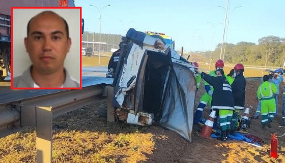 Motorista que estava em Fiat Strada morreu após ter veículo atingido por caminhão
