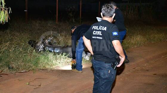 Motociclista morre ao cair de veículo e bater cabeça 