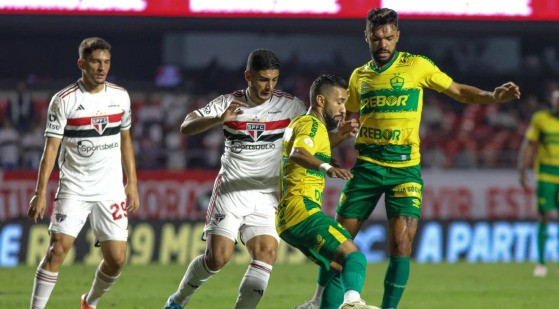 Atualmente o Dourado ocupa a 14ª posição, e pode com uma vitória fora de casa, chegar a 11ª posição e chegar a zona de classificação da copa Sul-Americana.