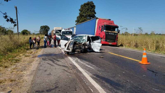 A Polícia Rodoviária Federal irá investigar as circunstâncias do acidente.
