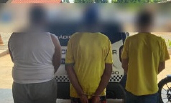 Crimes foram cometidos por uma suposta dívida de drogas no valor de uma pessoa que residia no mesmo local que as vítimas.