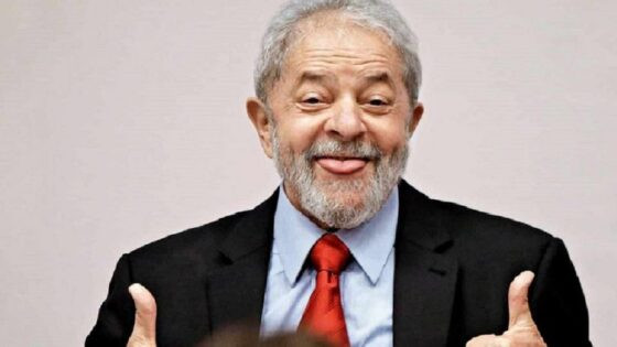 Lula prometeu "abrasileirar" os preços dos combustíveis.