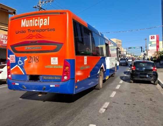 Além da falta de ônibus circulando, as linhas dos coletivos precisam ser repensadas, e colocar integração no transporte público também nos bairros