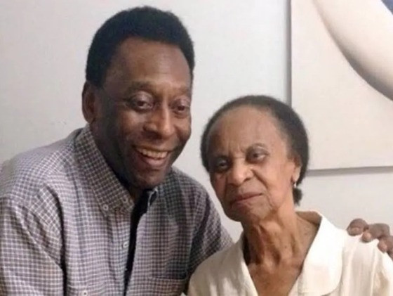 Filho de Pelé, Edinho lamentou a morte da avó nas redes sociais.