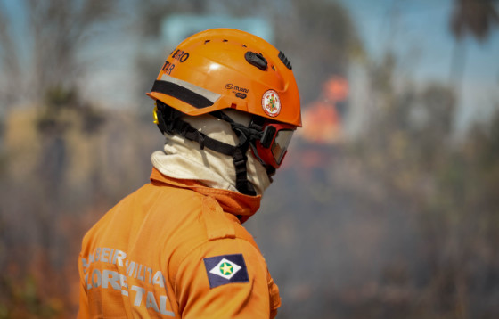 O Batalhão de Emergências Ambientais (BEA) faz o monitoramento de todos os incêndios florestais do Estado via satélite, para orientar as equipes em campo.