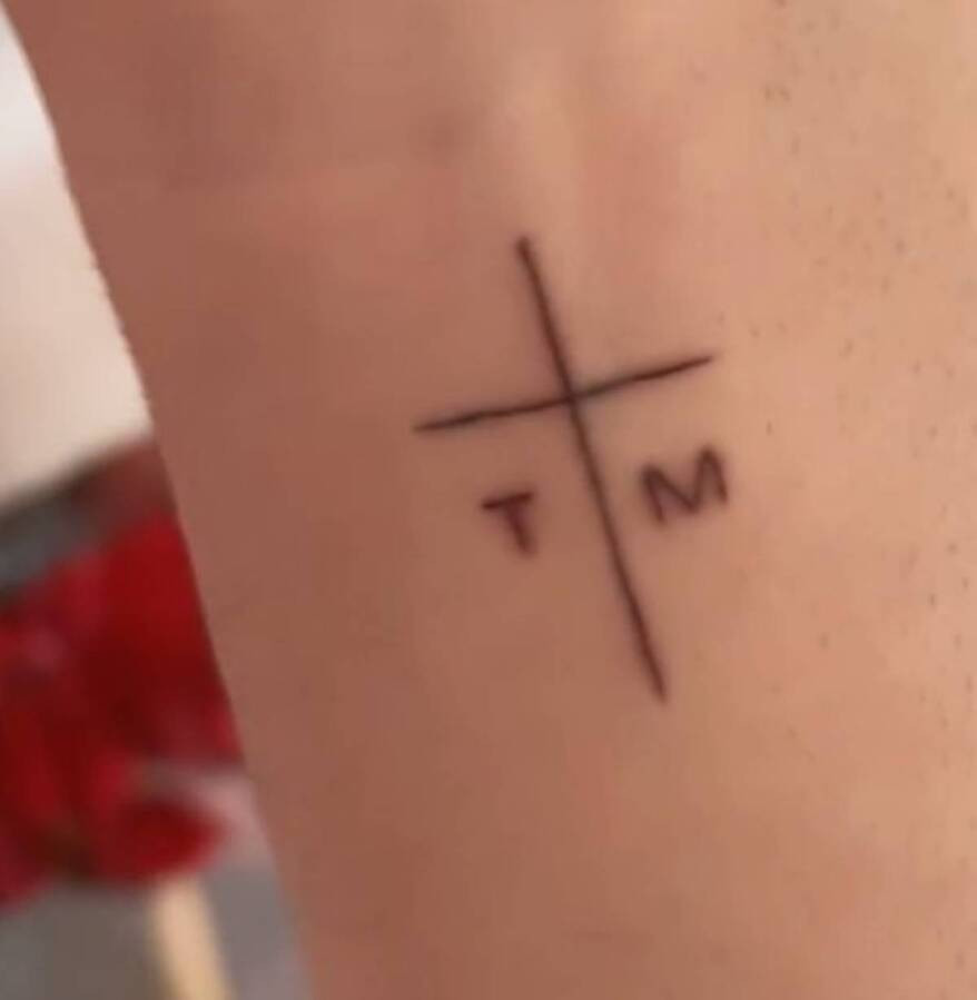 Thiago Nigro exibe nova tatuagem que fez para Maíra Cardi