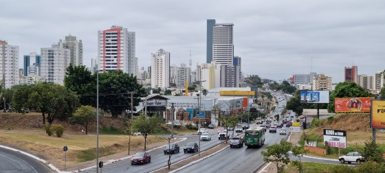 Vista da Avenida Miguel Sutil, em Cuiabá.