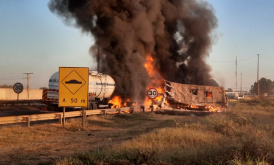 Caminhão tanque explodiu na BR-364 