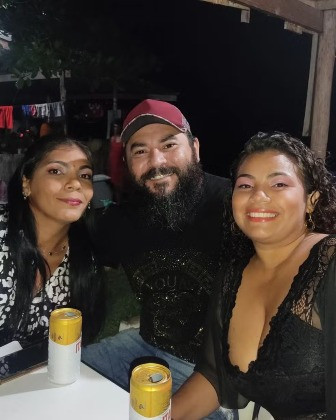 Trisal é composto por Ananda Souza, de 29 anos, e Deica Souza, 31, moram com Marcelo Oliveira, de 38.