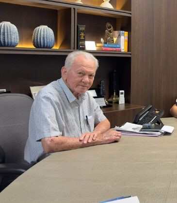 Aureo Candido Costa é tabelião cartorário na cidade de Rondonópolis (MT).