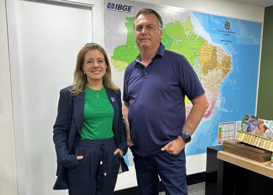 Ex-presidente Jair Bolsonaro (PL) e advogada Flávia Moretti.