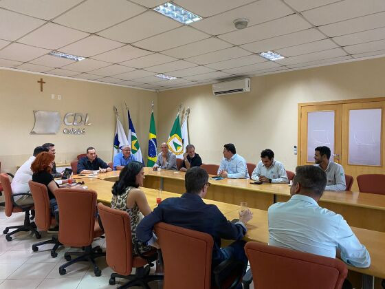 Reunião entre representantes da CDL e da Prefeitura de Cuiabá.