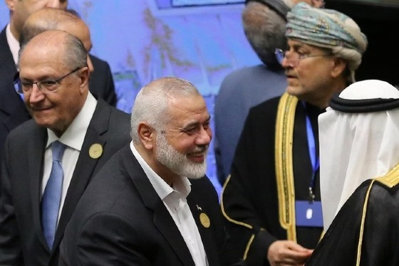 Vice-presidente brasileiro, Geraldo Alckmin, apareceu ao lado do líder político do Hamas, Ismail Haniyeh.