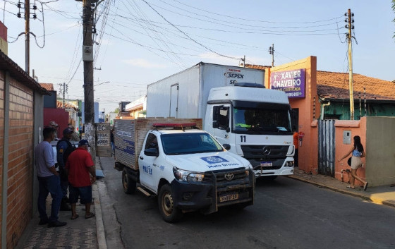 Uma equipe do IML realizou a retirada do cadáver 