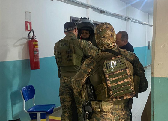 Policiais do Bope fizeram diversas buscas na instituição.