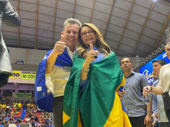 Governador Mauro Mendes e primeira-dama, Virginia Mendes.