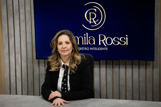 Na imagem, a especialista em finanças Camila Rossi.