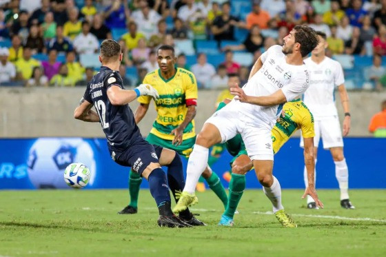 Lance do gol de Marllon, do Cuiabá, contra o Grêmio pelo Brasileirão 2023 na Arena Pantanal.