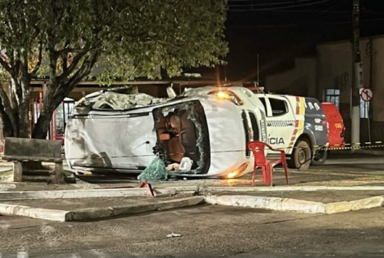 O carro ainda tinha outras oito pessoas que também ficaram feridas.