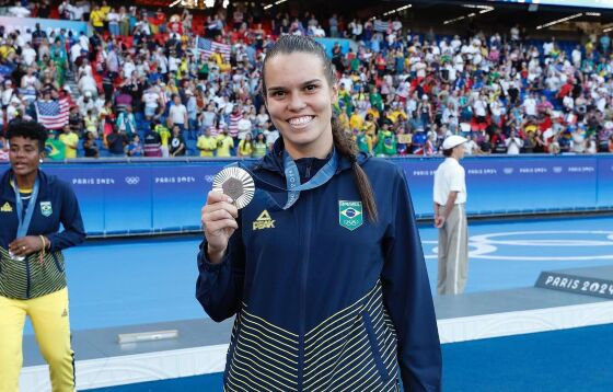 Ana Vitória conquistou a medalha de prata no futebol feminino