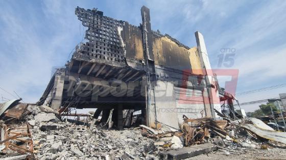 Após o ocorrido, só sobrou, literalmente, a “carcaça” do local. Os bombeiros chegaram a ser acionados e em 7 minutos estavam a postos para acabar com o incêndio, porém, já era tarde demais.