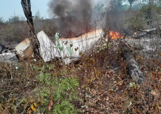 A aeronave acabou explodindo matando todos os passageiros e piloto 