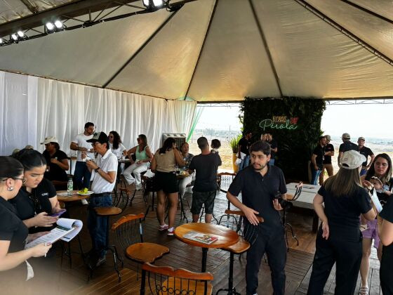 Futuros moradores do Ginco Florais Pérola tiveram a oportunidade de acompanhar as últimas etapas do empreendimento e ainda colaborar com o paisagismo do empreendimento.
