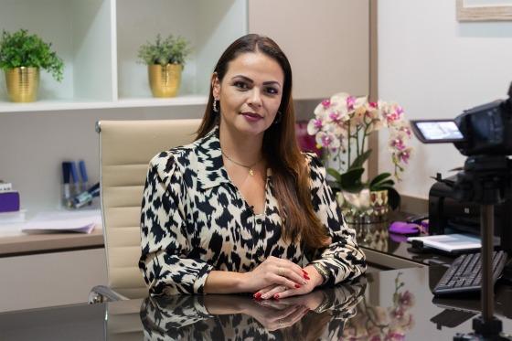 Claudia Santana é médica com especialidade em endocrinologia.