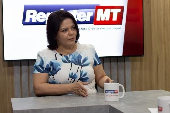 Eliane Fernandes também fala sobre a importância de distanciar a comida do emocional.