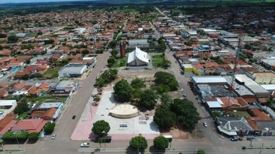 Várias casas e comércios em São José dos Quatro Marcos estão sem água.