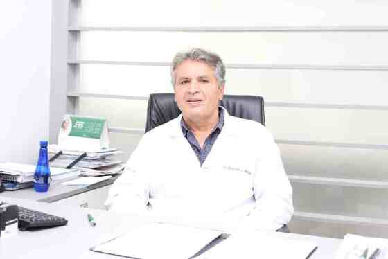 Dr. Marcondes Costa Marques médico especializado em Cirurgia do Aparelho Digestivo, Cirurgia Geral, Gastroenterologia e integra a equipe do IGPA e Clínica Vida Diagnóstico e Saúde