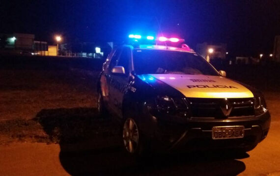 Polícia Militar encontrou o jovem morto nos fundos da residência.